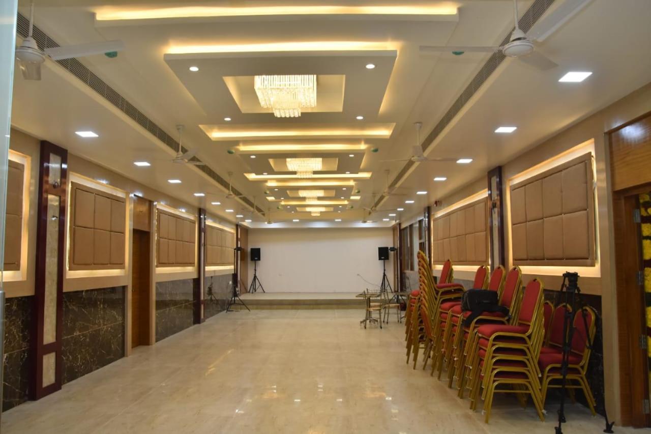 Le Arul Park Hotel Карайкал Екстериор снимка