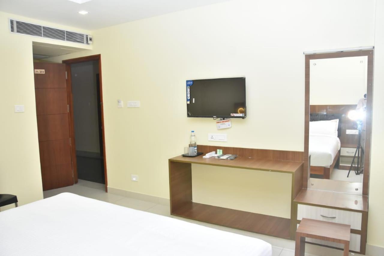 Le Arul Park Hotel Карайкал Екстериор снимка